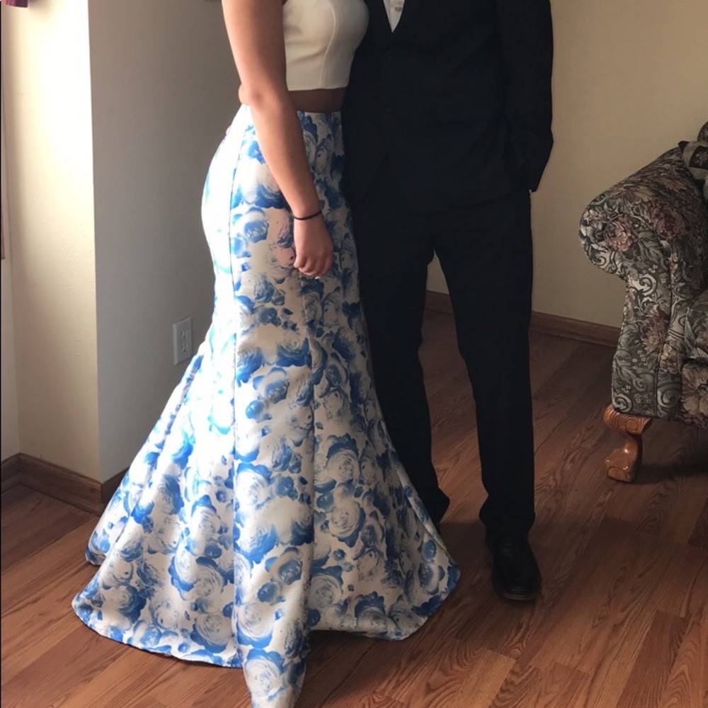 Prom dress - Picture 3 of 3
